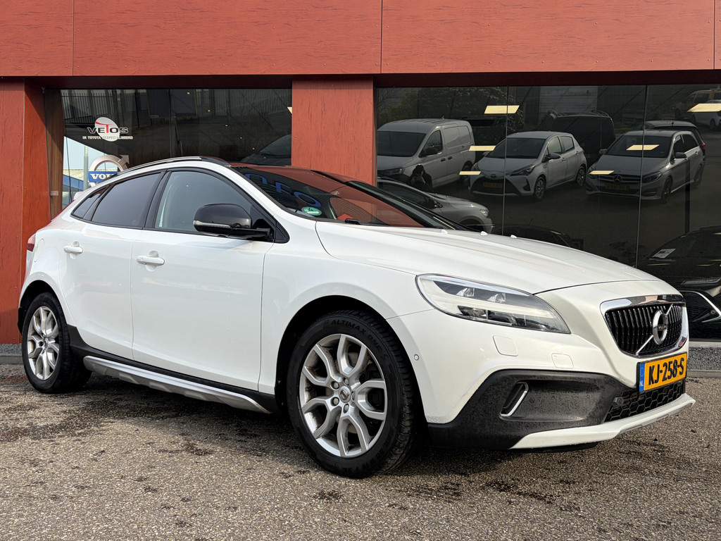Volvo V40 Cross Country 2.0 T4 Summum AUTOMAAT | LEER | TREKHAAK | STYLING PACK | PANO | MEMORY 52322537-2.jpg | Auto Toonder