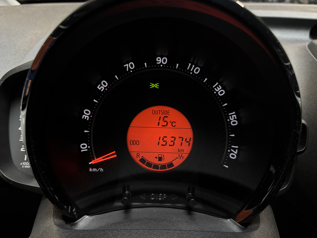 Toyota Aygo 1.0 VVTi X-Joy/Camera/Carplay/Climate-control 54142629-2.jpg | Auto Toonder