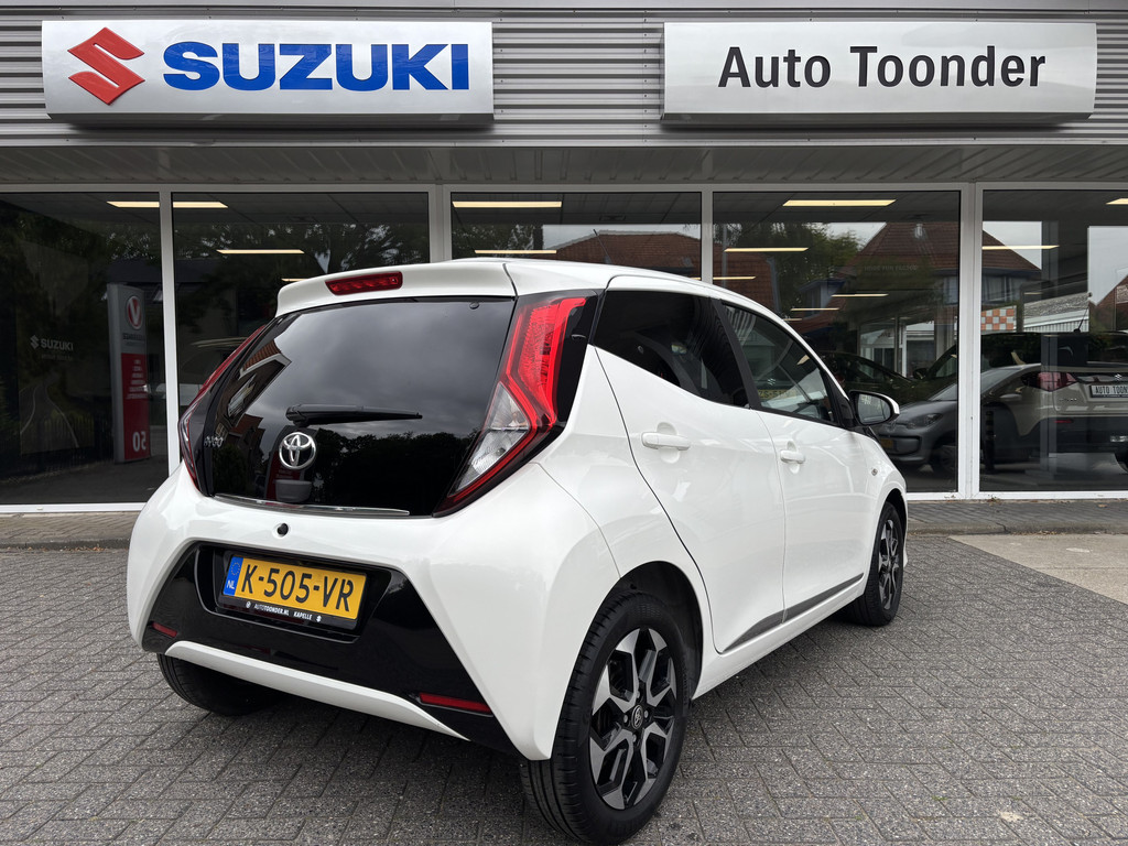 Toyota Aygo 1.0 VVTi X-Joy/Camera/Carplay/Climate-control 54142629-3.jpg | Auto Toonder