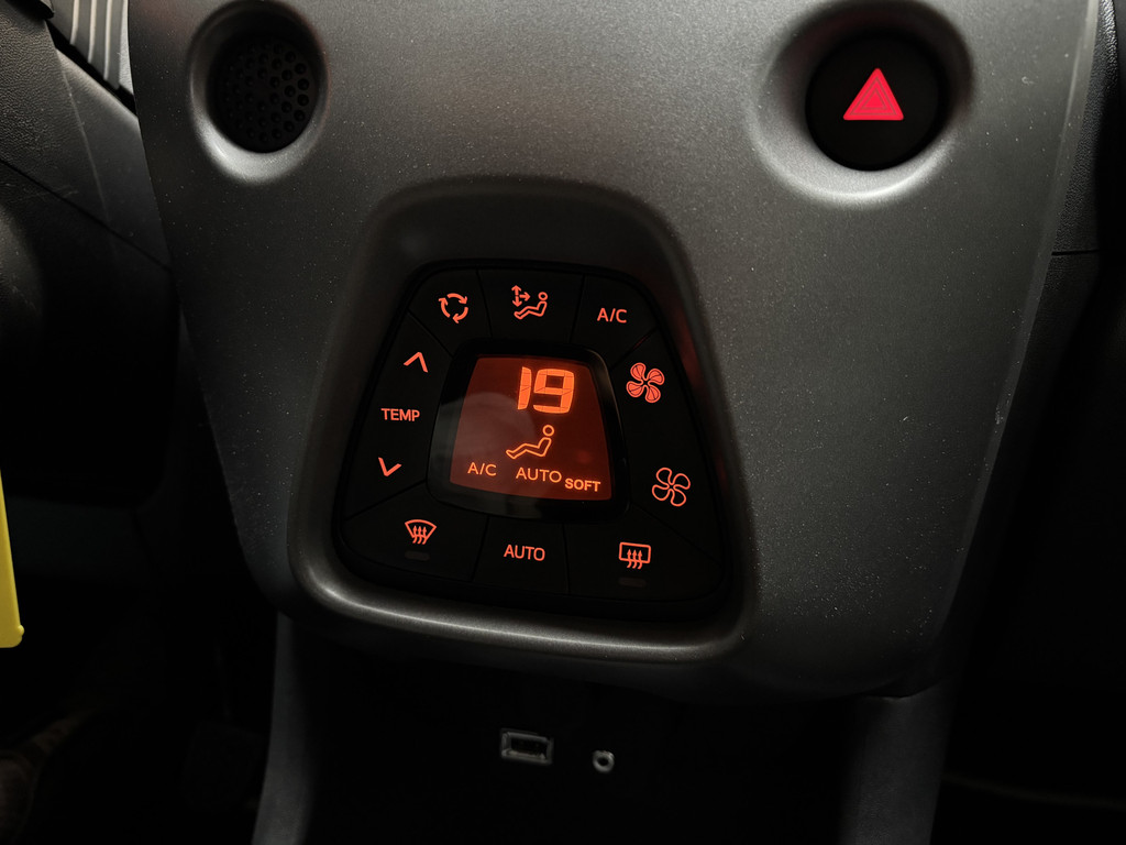 Toyota Aygo 1.0 VVTi X-Joy/Camera/Carplay/Climate-control 54142629-4.jpg | Auto Toonder